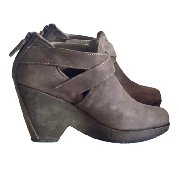Eileen Fischer | Suede Wedges - Picture 1 of 4